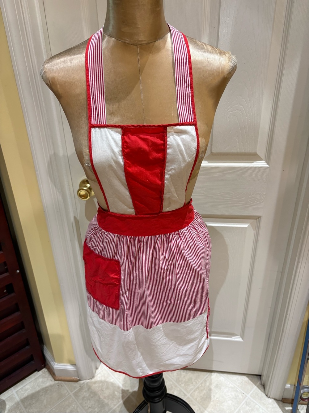 VINTAGE 50’s STYLE RED AND WHITE BIB APRON. CUTE PINSTRIPES